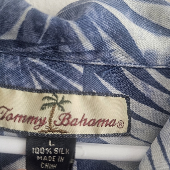 Tommy Bahama 100% Silk Button Down Short Sleeve Shirt Large - Picture 2 of 3